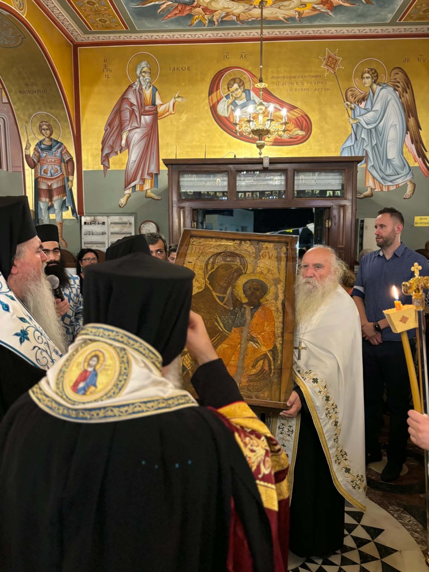 Τα «βγάσματα» της ιεράς εικόνος της Υ. Θ. Φανερωμένης στη Ν. Μηχανιώνα