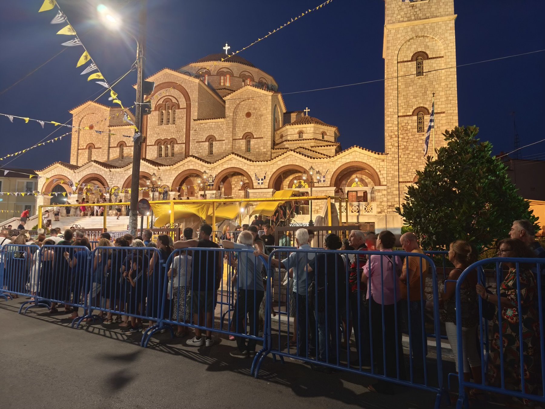 Πολυαρχιερατικό Συλλείτουργο στον πανηγυρίζοντα Ιερό Ναό της Παναγίας Φανερωμένης Νέας Μηχανιώνας
