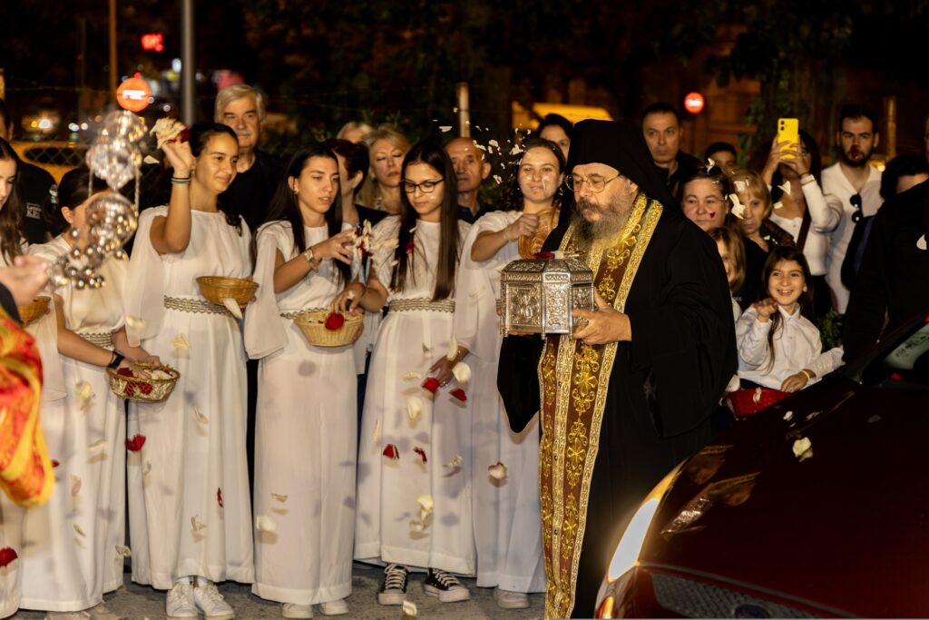 Πάνδημη υποδοχή της Τιμίας Κάρας του Αγίου Παντελεήμονος στην Καλαμαριά